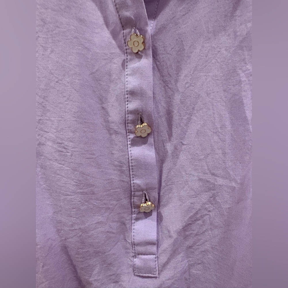 Lilac Ruffle Tank with Daisy Buttons Size L - Picture 4 of 5